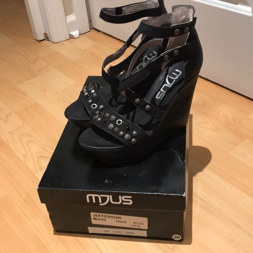 MJUS wedge stroppy sandals black size 38 (7.5-8)